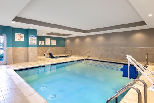 Piscina en o cerca de avid hotels Billings West by IHG