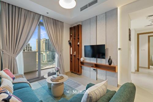 Manzil - 1BR Apt Near Downtown Dubai with Pool & Skyline Views