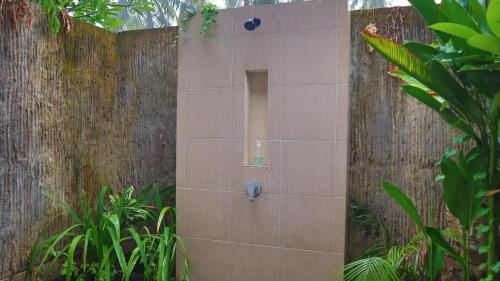 a shower in a wall with a showerificialificialificialificialificialificialificialificial at Pranajaya loka villa in Tejakula