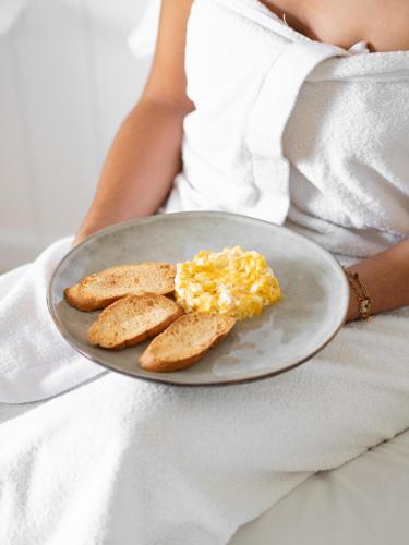 Comida en o cerca de este apartahotel