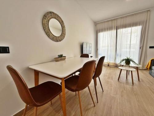Telewizja i/lub zestaw kina domowego w obiekcie Nuevo y céntrico apartamento de playa