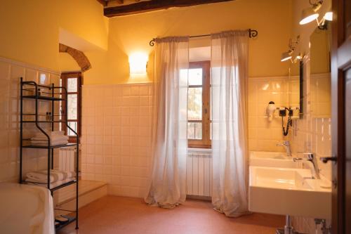 Koupelna v ubytování Rocca d'Orcia Suites and Villas