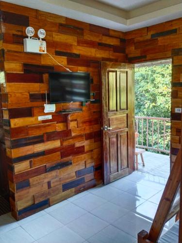 TV a/nebo společenská místnost v ubytování Woodland Inn