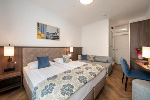 Postel nebo postele na pokoji v ubytování Salzburg Hotel Lilienhof