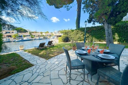 Charming House for Rent in Port Grimaud with Wi-Fi and Private Mooring
