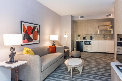 Voco The Clair Cincinnati Downtown, an IHG Hotel Image