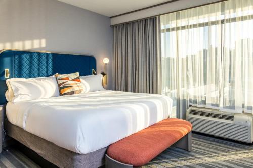 Voco The Clair Cincinnati Downtown, an IHG Hotel Image