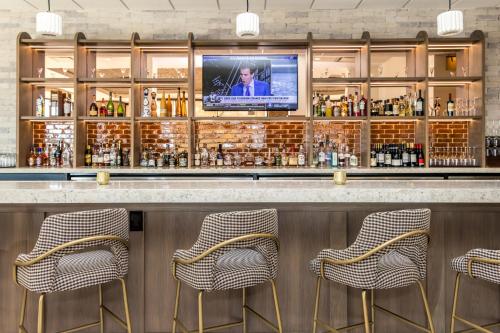 Voco The Clair Cincinnati Downtown, an IHG Hotel Image