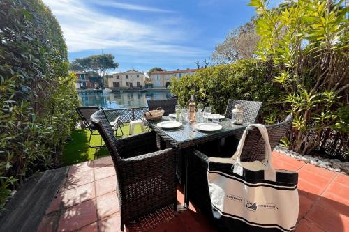 Enlarged house with WIFI and a mooring next to the beach - AC