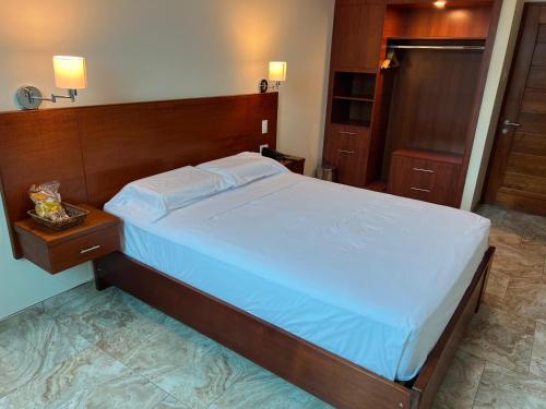 Un ou plusieurs lits dans un hébergement de l'établissement Caruzo Hotel and suites