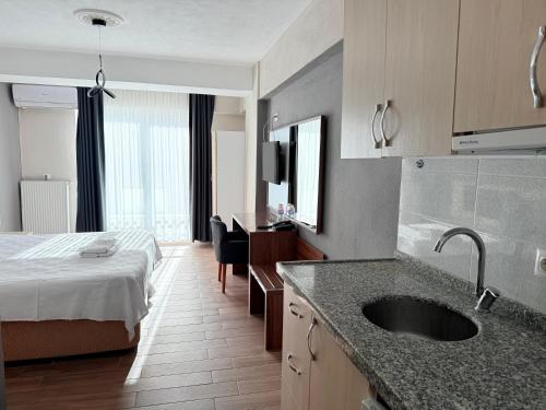 Kuchyň nebo kuchyňský kout v ubytování Figen Suite Hotel 2