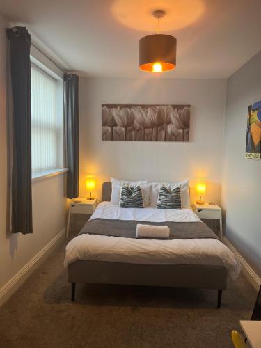 a bedroom with a large bed with two lamps on two tables at Mia's Place Chester in Chester