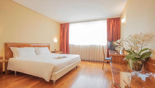 Ein Bett oder Betten in einem Zimmer der Unterkunft Montresor Hotel Tower