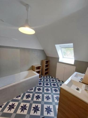 a bathroom with a sink and a bath tub at La maison Prochasson in Le Trévoux