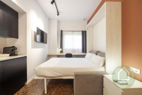a small room with a bed and a window at Apartahotel Espai Verd Benimaclet in Valencia