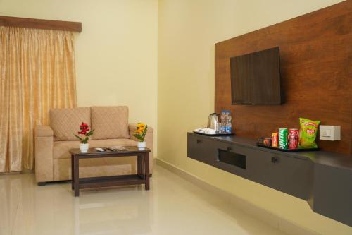 Kuchyň nebo kuchyňský kout v ubytování Hotel GSR Srinivasa Inn