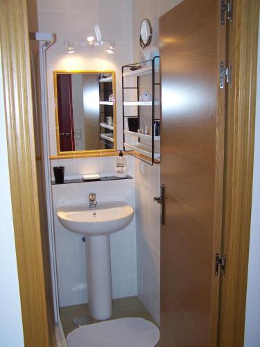 a bathroom with a sink and a mirror at Apartamento Calle Goles in Seville