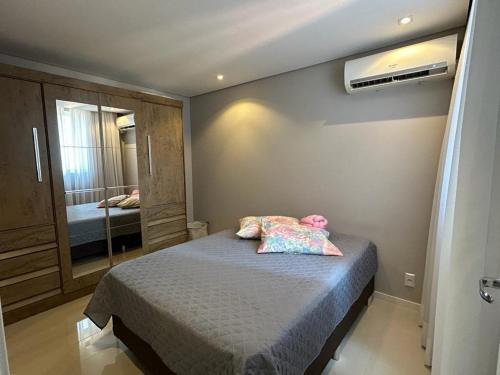 Postel nebo postele na pokoji v ubytování Residencial Órion Condomínio Piscina 250m Praia