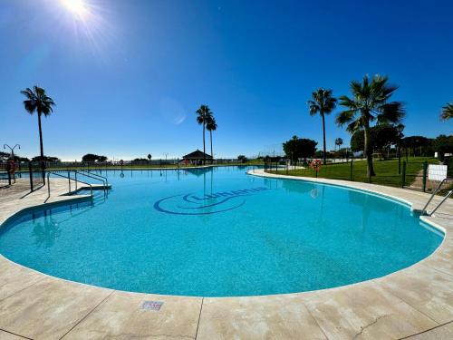 Lunamar beachfront with swimming pool, football, tennis, paddle and basketball courts - EaW Homes