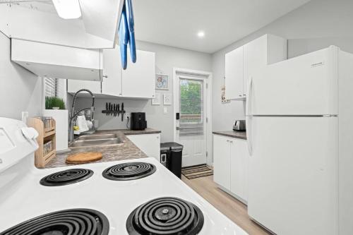 Η κουζίνα ή μικρή κουζίνα στο Private Cozy Room with Free Parking