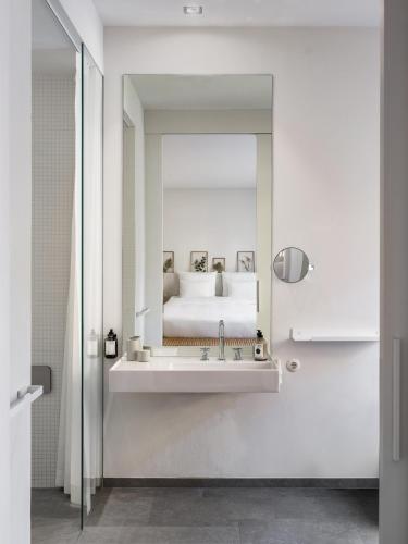 Et badeværelse på Wilmina Hotel
