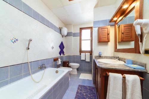 Ένα μπάνιο στο Hotel Chalet des Roses