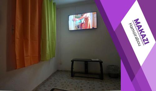 a corner of a room with a tv on a wall at MAKAZI Hamoirabou in Tsingoni