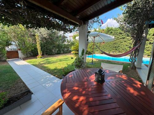 Fotografie z fotogalerie ubytování Villa Amy with a Pool in Porto Hydra by goutos properties v destinaci Thermisía