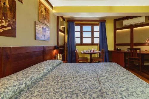 Ένα ή περισσότερα κρεβάτια σε δωμάτιο στο Hotel Chalet des Roses