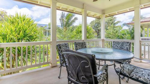 a screened in porch with a table and chairs at Coconut Plantation 1192-4 in Kapolei