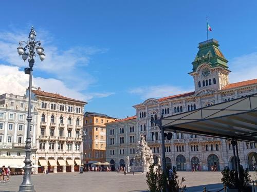a large building with a clock tower on top of it at Centro Storico in Piazza Unità Moderno WiFi AC Casa Vacanze Trieste in Trieste