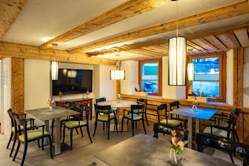 TV a/nebo společenská místnost v ubytování Hotel Restaurant Simplon