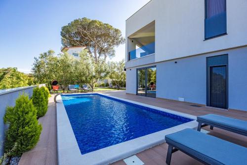 Villa Pinus - Private Pool, Jacuzzi, Game Room