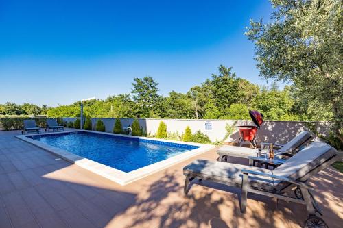 Villa Pinus - Private Pool, Jacuzzi, Game Room