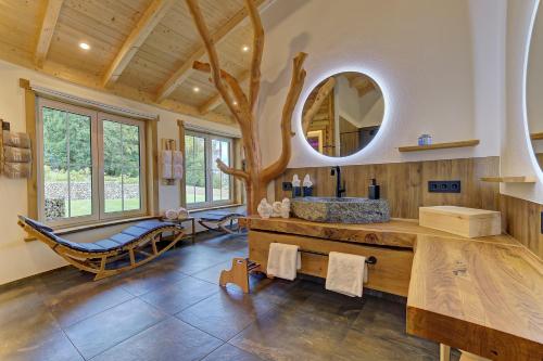 Φωτογραφία από το άλμπουμ του Luxus-Chalet Mühlberg σε Eppenschlag