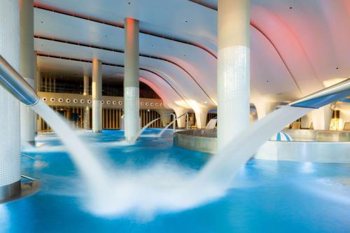 Bazén v ubytování Radisson Blu Resort Swinoujscie nebo v jeho okolí