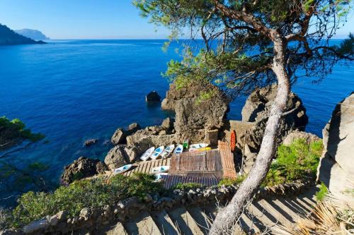a view of the ocean from a cliff at Maripins Villa con jacuzzi y vistas únicas al mar in Banyalbufar
