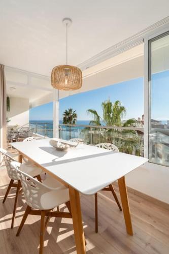 Luxury Frontline beach apartment with sea view