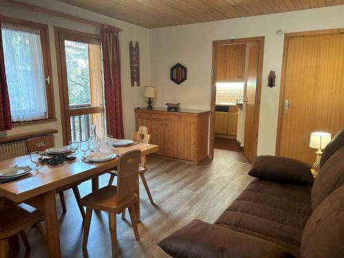 Appartement en montagne, 4 pers, proche des pistes et commerces, animaux acceptés, balcon, casier à skis - FR-1-180-73