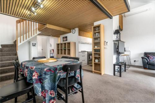 Kuchyň nebo kuchyňský kout v ubytování 3BR Loft Apt 1min to Kingston Foreshore - Hosted by Canstay