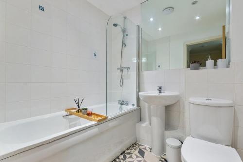 a bathroom with a toilet and a sink and a shower at Redhill,Sleeps9,Parking,17minsLGW30 to London in Merstham