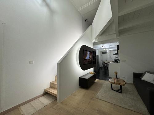 TV a/nebo společenská místnost v ubytování I LOFT TURIN - Intero Loft di Lusso a Porta Nuova - Torino