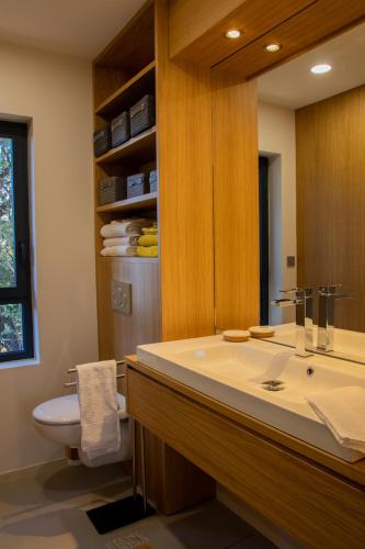 Photo de la galerie de l'établissement Domaine 669, Suite Villa, à Alès