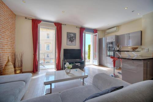 2 chambres BALCON, FELIX FAURE-COEUR DE CANNES A2B022