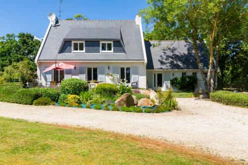 a white house with a garden in front of it at Ty Pierre in Plérin