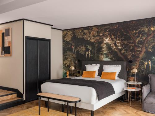 Letto o letti in una camera di Maisons du Monde Hôtel & Suites - Marseille Vieux Port