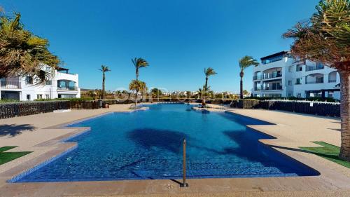 Charming 2 Bed Apartment with Golf Course Views