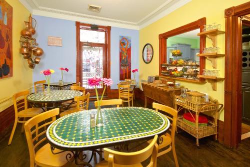 a restaurant with two tables and chairs and a mirror at Auberge Les Bons Matins in Montréal