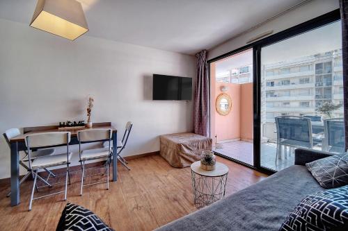 Agréable 2 pièces TERRASSE, PISCINE, Clémenceau A1B235
