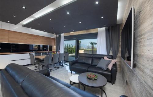 Χώρος καθιστικού στο Stunning Home In Privlaka